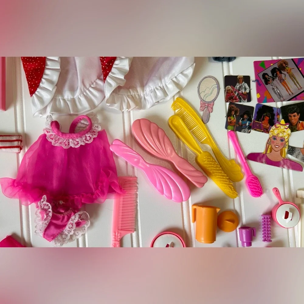 Huge lot of vintage Barbie & Skipper doll clothes & accessories from 1980s